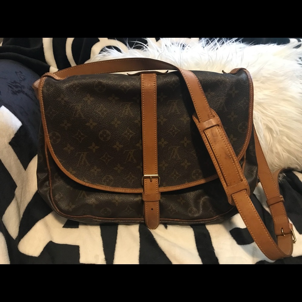 Louis Vuitton saumur 35